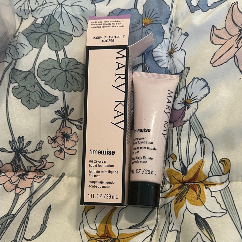 Mary Kay Timewise Matte-Wear Foundation in Soft Pink ivory 7